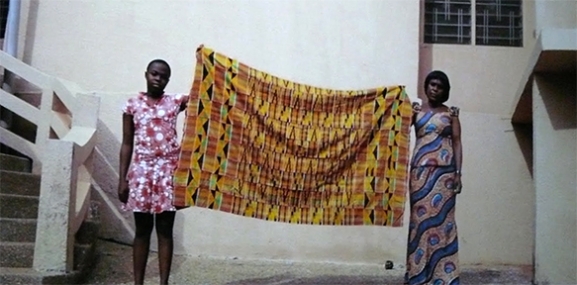 
	Godfried Donkor, Currency of Ntoma (2012) | still de video
