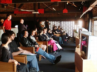 
	Audience in the media library at the SESC Pompeia Warehouse during 14th Videobrasil
