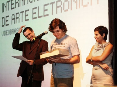 
	Wagner Morales at award ceremony for his piece Ficção Científica&nbsp;
