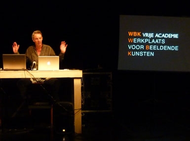 
	Palestra de Tom van Vilet sobre o programa de residência da WBK Virji Academie, durante o 17o Festival (2011)

