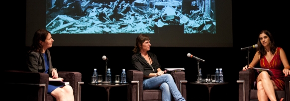 
	Dominique Gonzalez-Foerster, a curadora Daniela Castro e a pesquisadora Ana Pato
