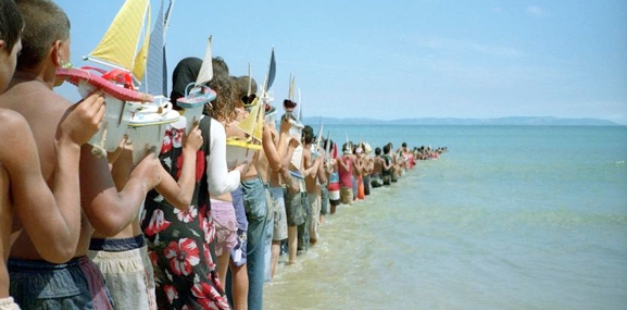 
	Francis Alÿs, Don't cross the bridge before you get to the river (2009)
